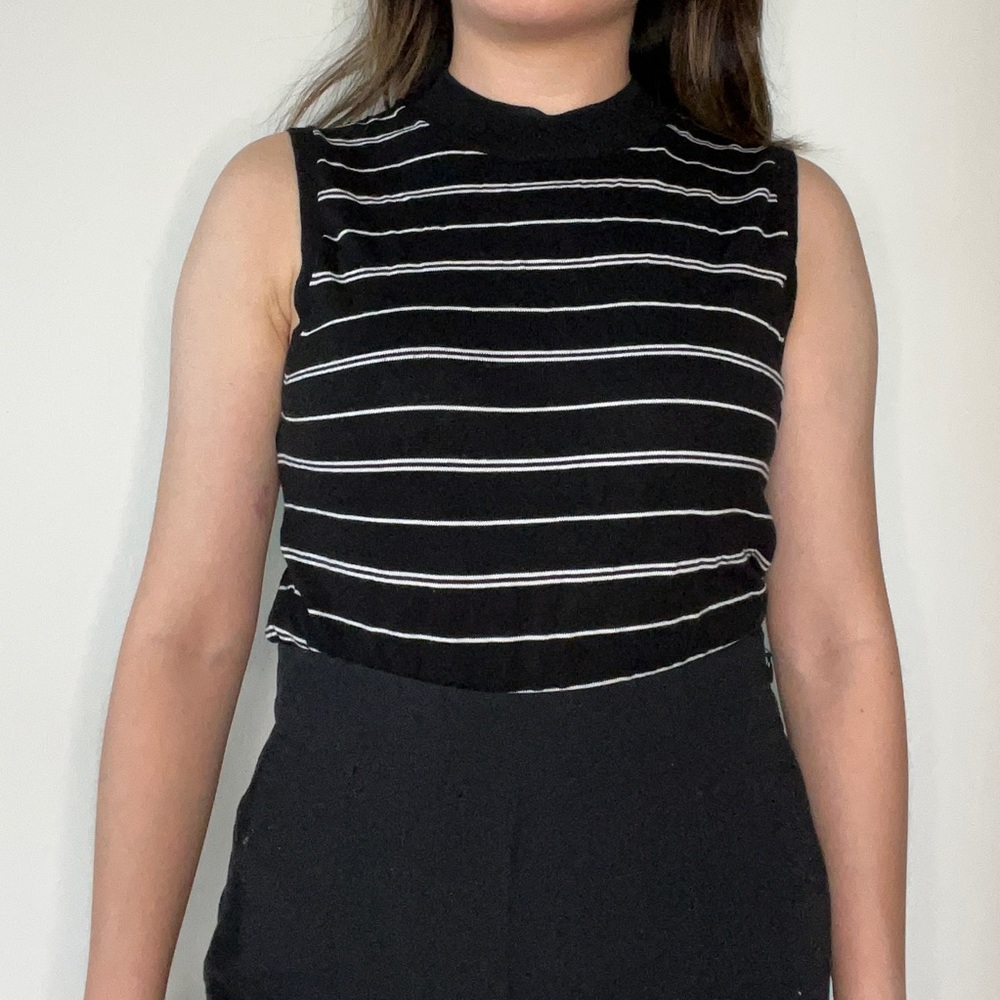 Uniqlo sleeveless sweater
